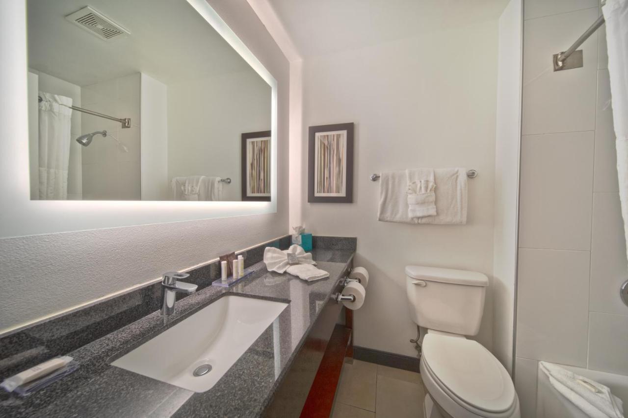 Hotel Wingate By Wyndham And Williamson Conference Center Round Rock Esterno foto